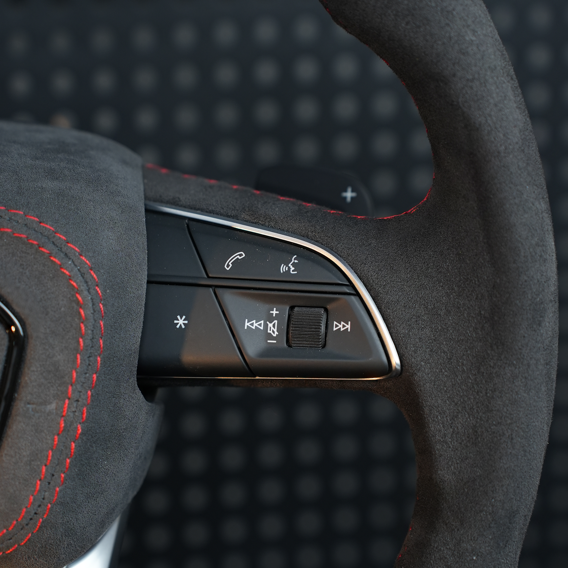 Audi S3 RS3 RSQ3 Q5 SQ5 Q7 SQ7 Q8 SQ8 RSQ8 4M Steering wheel alcantara