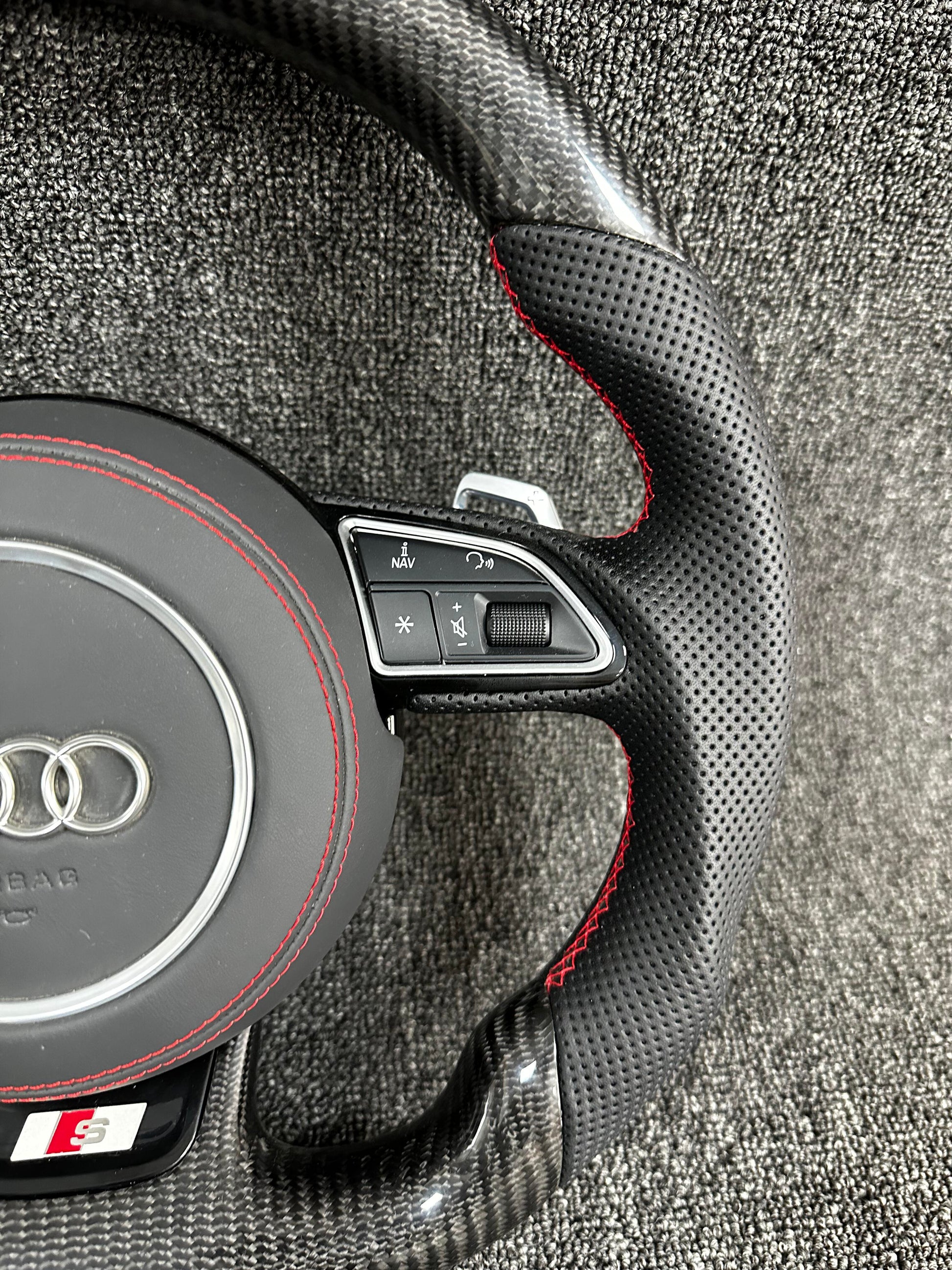 Audi S3 RS3 8V S6 RS6 S7 RS7 C7 A8 S8 4N D4 Steering wheel leather carbon